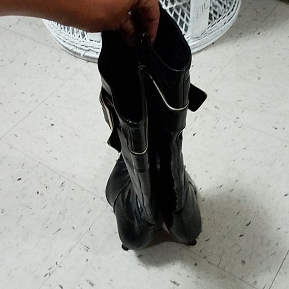 BCBG MAXAZRIA Boots - Picture 7 of 8